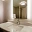 La Quinta Inn & Suites by Wyndham Warwick-Providence Airport