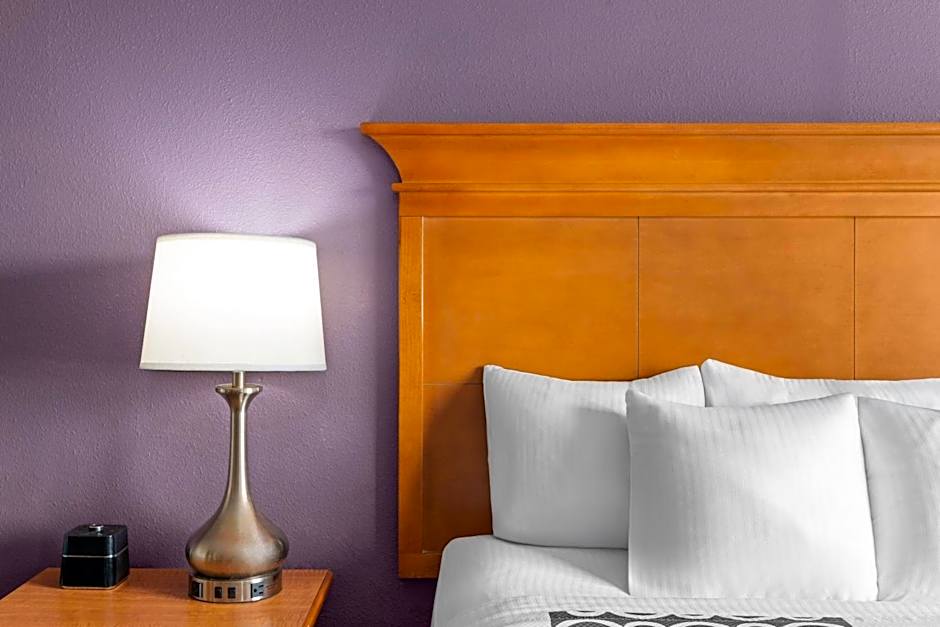 La Quinta Inn & Suites by Wyndham Jackson Airport/Pearl