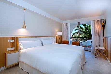 Double Side Sea View Priority Location Single Use