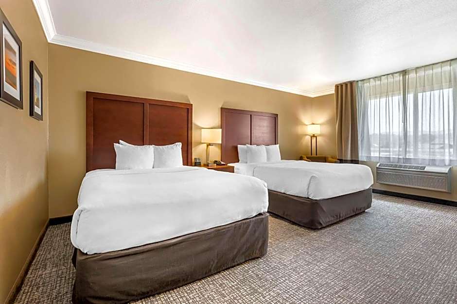 Comfort Inn & Suites Redwood Country