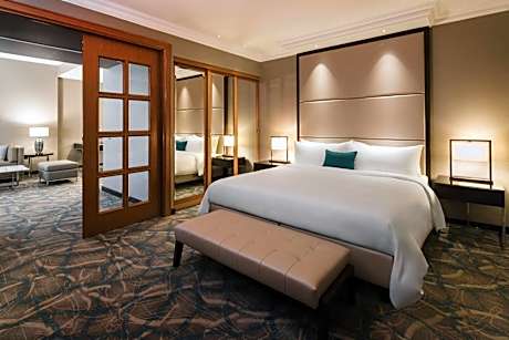 Two-Bedroom Family Suite with Access and Breakfast in  Executive Lounge