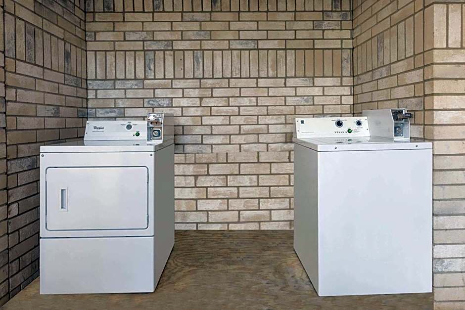 Days Inn by Wyndham San Antonio