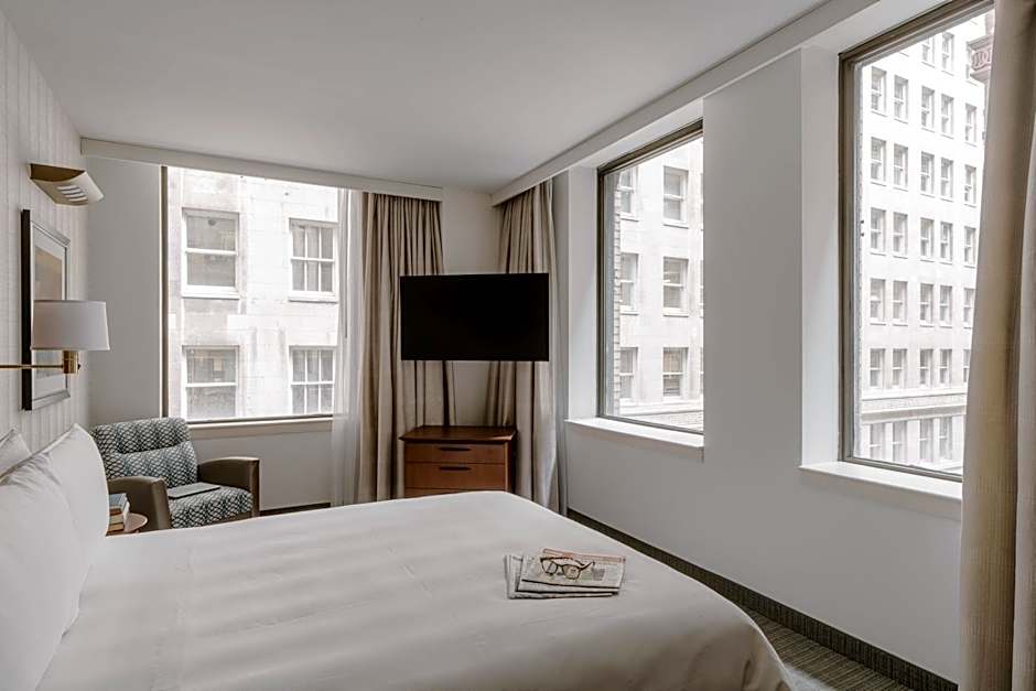 CLUB QUARTERS HOTEL, CENTRAL LOOP