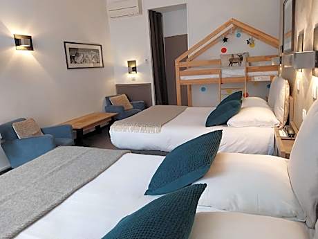 Family Room (4 Adults + 2 Children)
