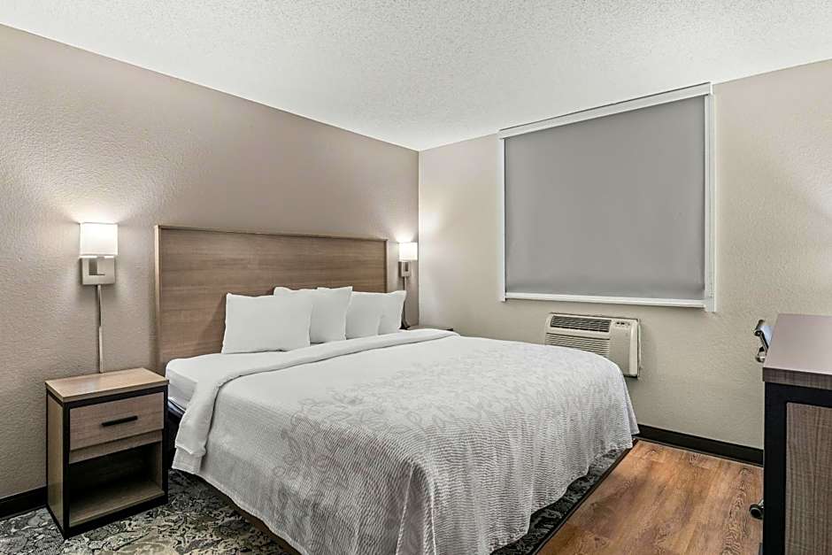 Photo 1 of 4 of Premium 1 King Bed, Accessible