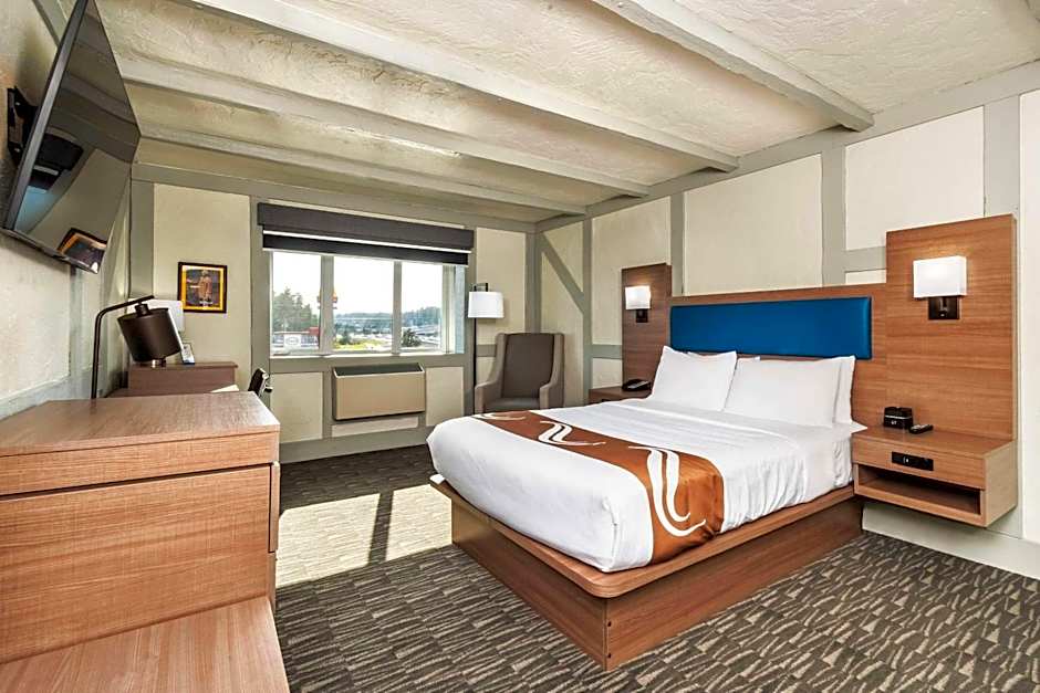 Quality Inn Waddling Dog