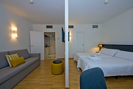 SEXTUPLE ROOM