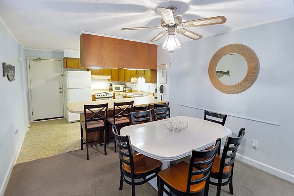 2BR, 2Bath condo Oceanfront Getaway with pool