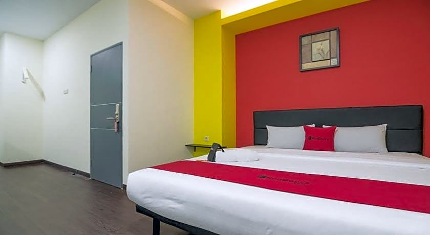 RedDoorz near ITC Mangga Dua