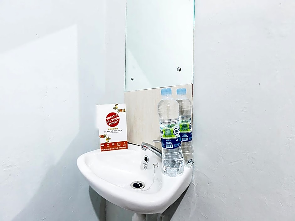 Super OYO 1516 Cemara Gading Syariah