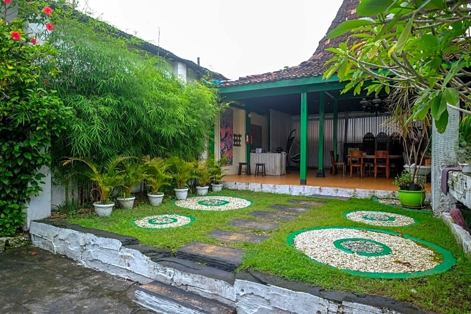 RedDoorz at Paris Ocean