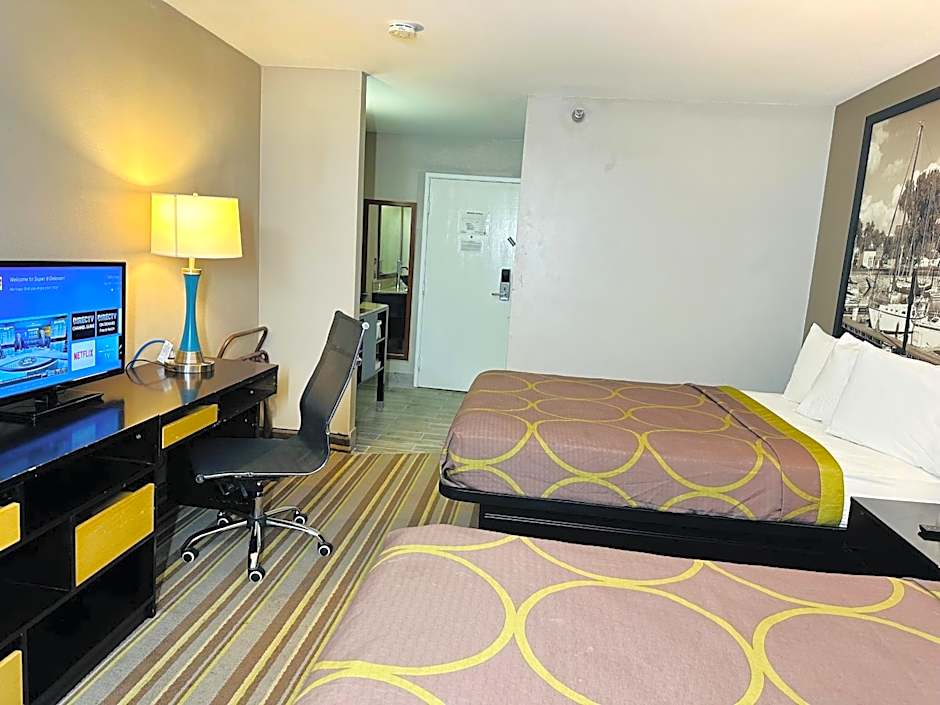 Delavan Inn and Suites