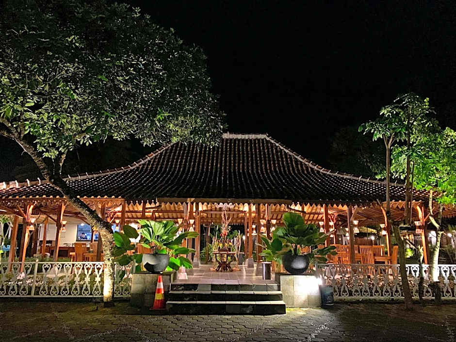 The Nalaya Hotel & Resto