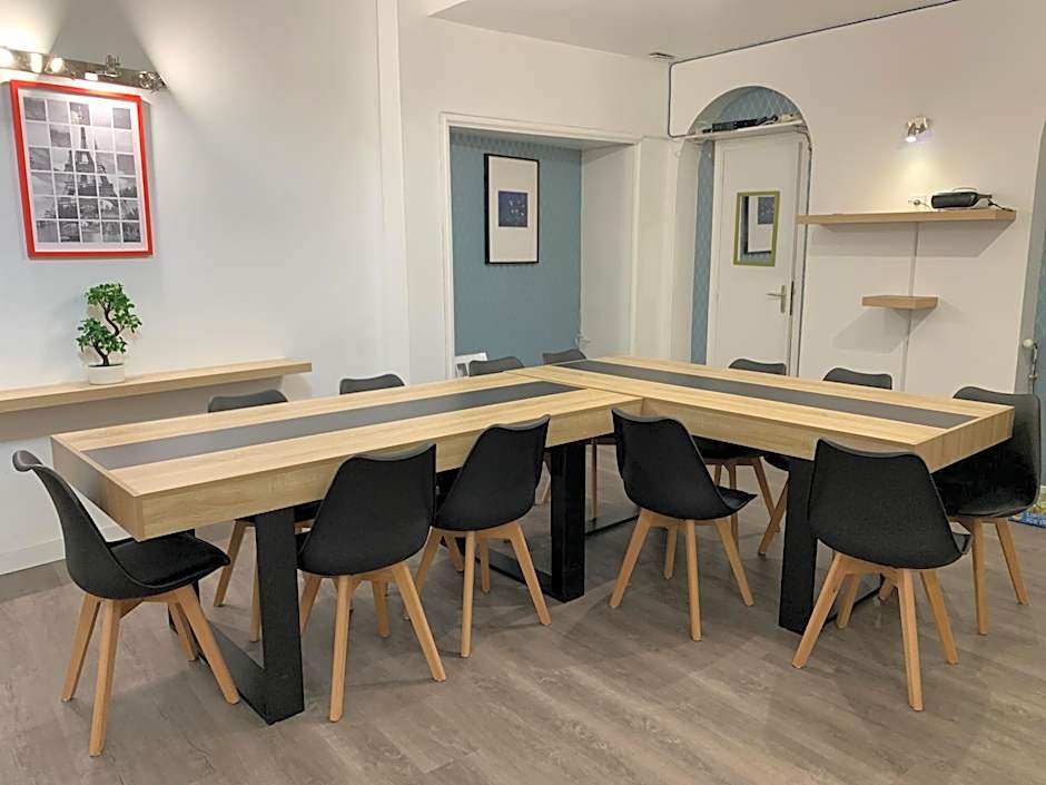 Alyss Saphir Cambronne Eiffel