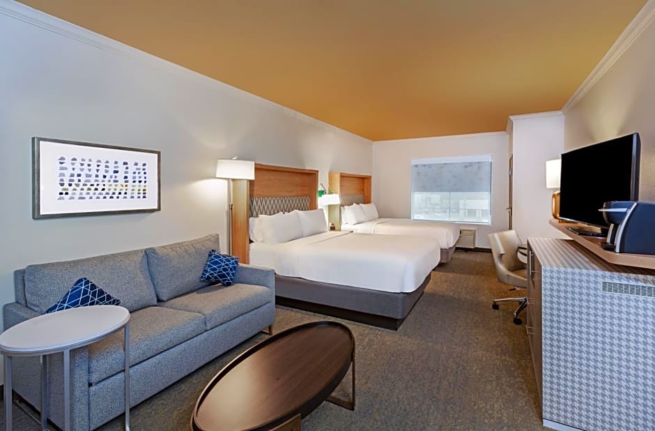 Holiday Inn and Suites McKinney - Allen By IHG