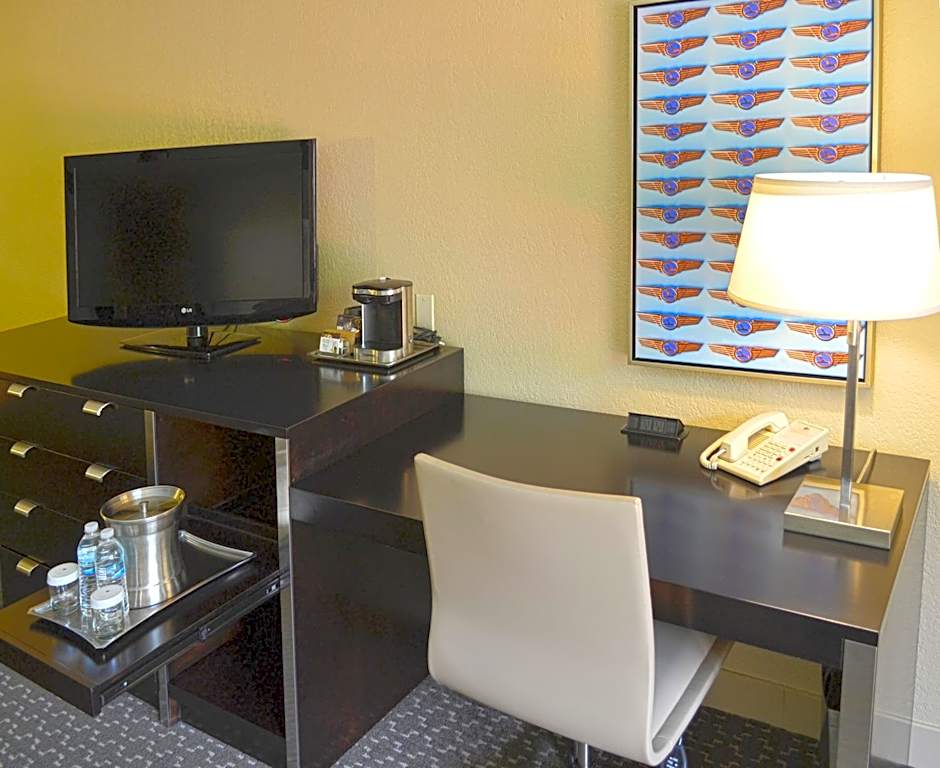 DoubleTree By Hilton Houston Hobby Airport