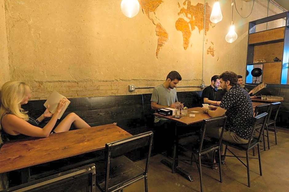 Deep Ellum Hostel - Adults Only