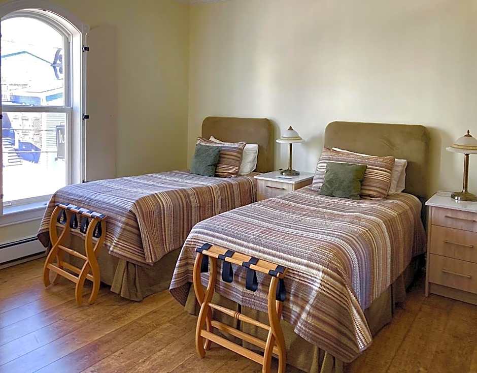 Lunenburg Arms Hotel