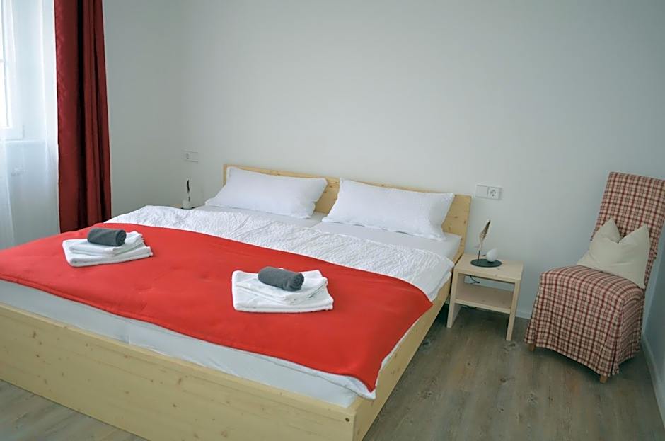 Hotel "Cafe Verkehrt" - Wellcome Motorbiker, Berufsleute und Reisende im Schwarzwald