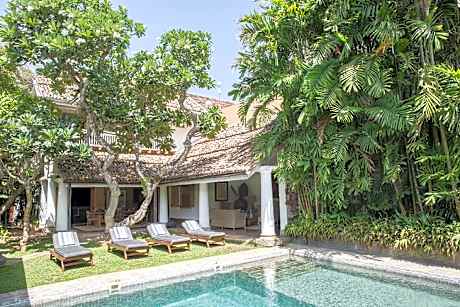 Taru Villas Rampart Street 