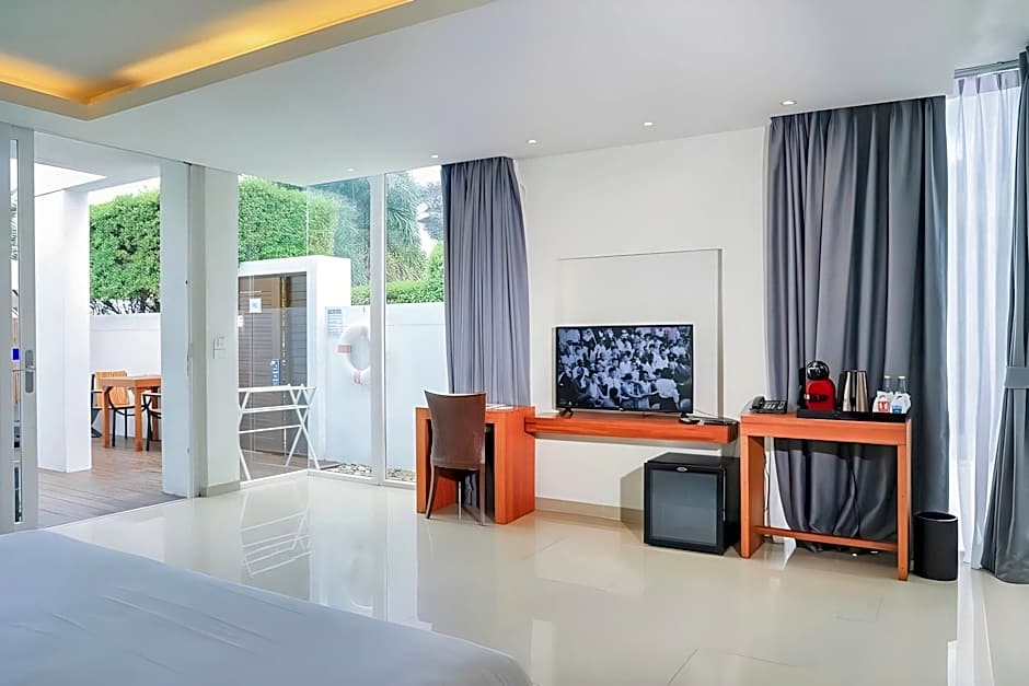 KC Beach Club & Pool Villas