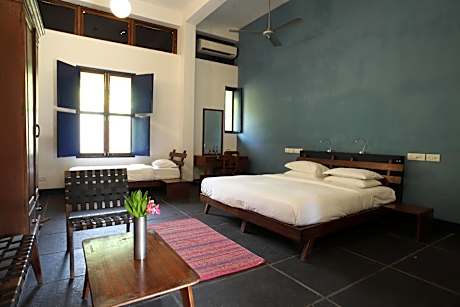 AC Standard Courtyard Room