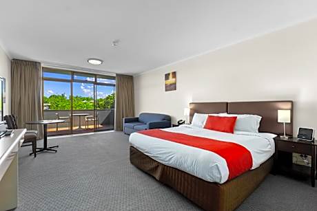 Executive Suite with Free Wifi and Parking