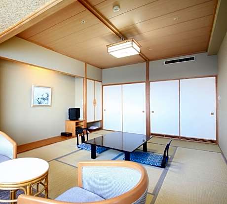 Japanese Style Room with City View