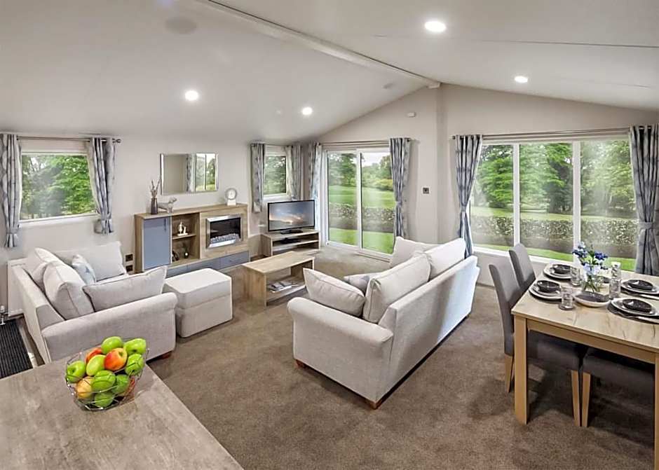 Hamlet Lodge Retreat At Calloose Holiday Park