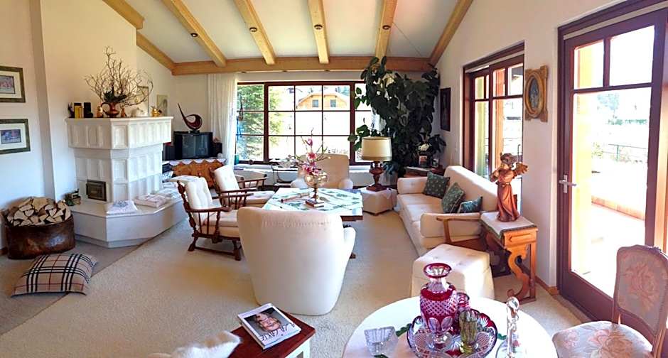 Dietrichsteinerhof Apartments & Rooms