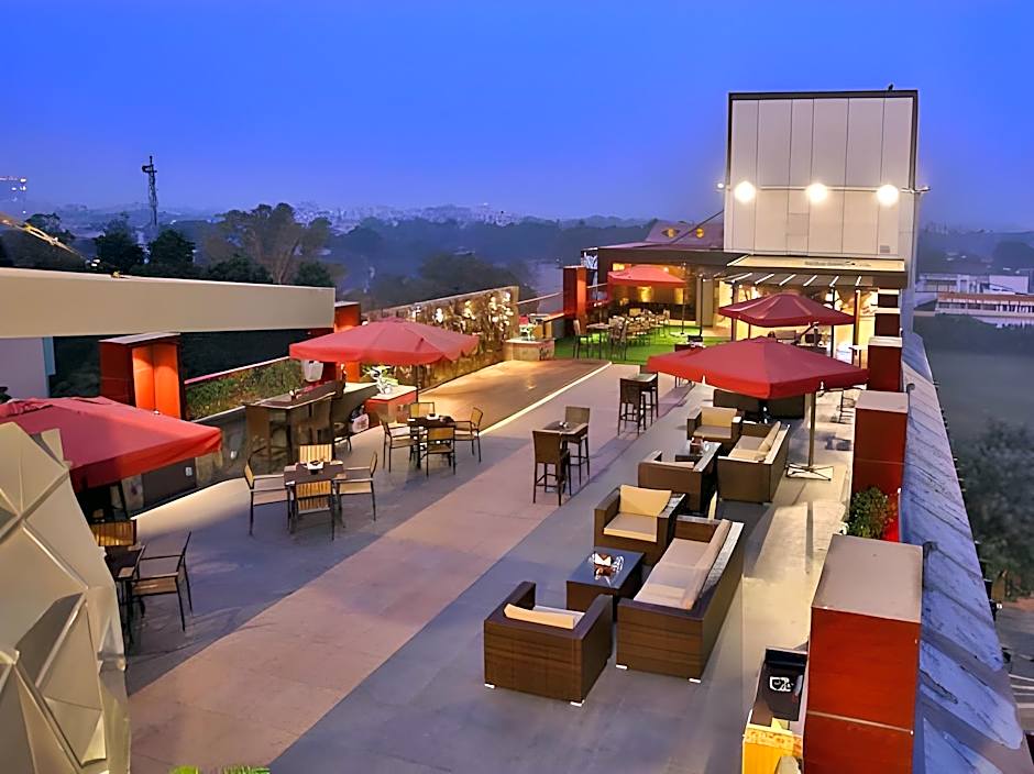 Regenta Central The Crystal Kanpur