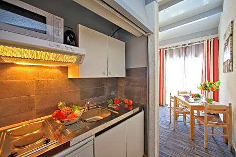Studio with Kitchenette (4 Adults)