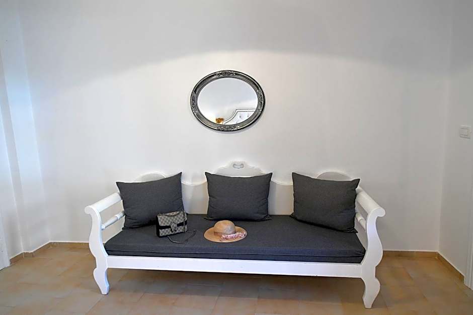 Philoxenia Hotel & Studios