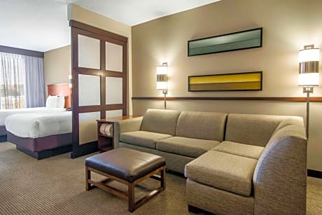 2 Queen Beds Mobility Accessible Studio Suite Bathtub w/Grab Bar Non-Smoking