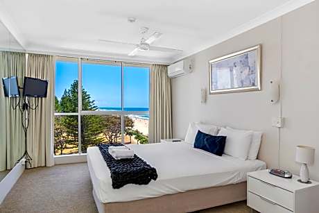 One-Bedroom Apartment with Balcony and Sea View