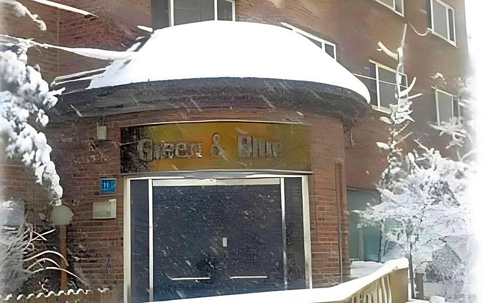 Green And Blue Hotel