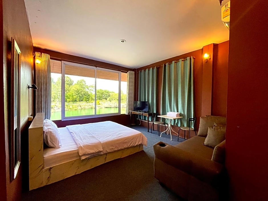 Photo 1 of 2 of 1 King Bed, Lake View