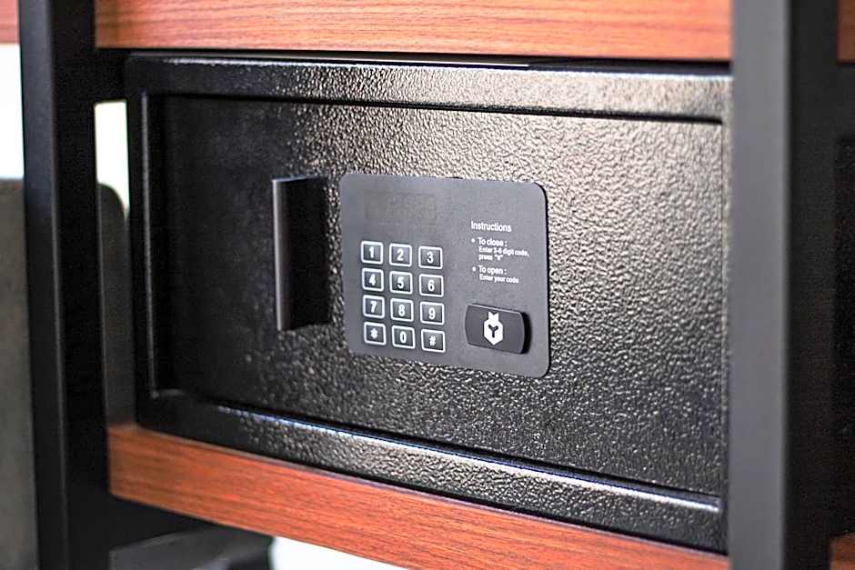 Boutique Hotel First City