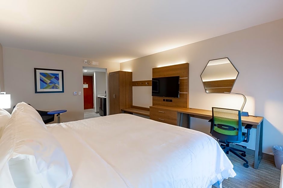 Holiday Inn Express & Suites Arlington North - Stadium Area