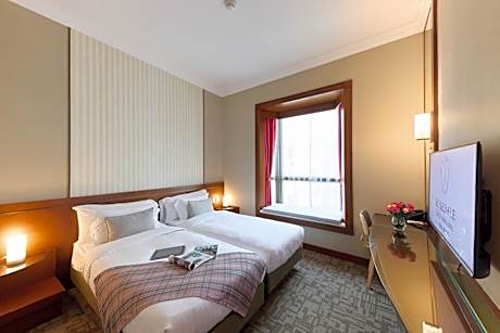 Deluxe Suite (7 – 23/F)