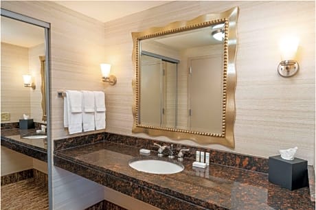 2 Queen Beds 1 Bedroom Suite Nonsmoking