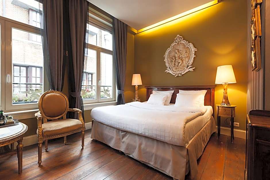 Hotel Diamonds and Pearls