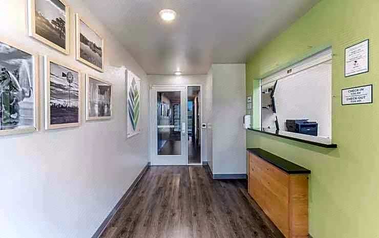 WoodSpring Suites Springfield