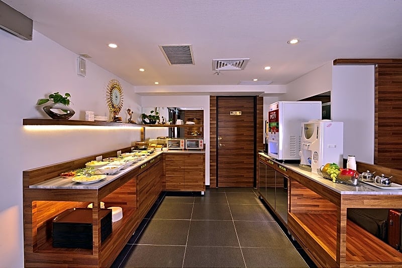 Friends Yo Tong Regency