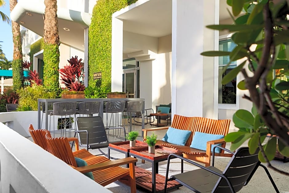 Kimpton Surfcomber Hotel, an IHG Hotel