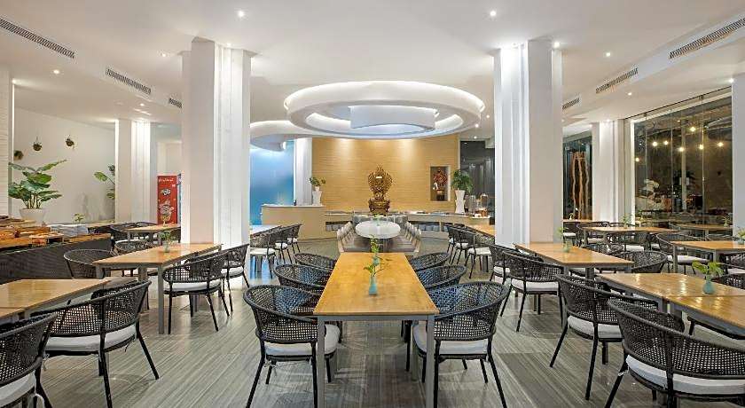 Harris Hotel & Residences Sunset Road