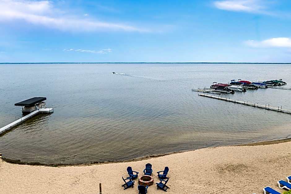 Beachfront Hotel Houghton Lake