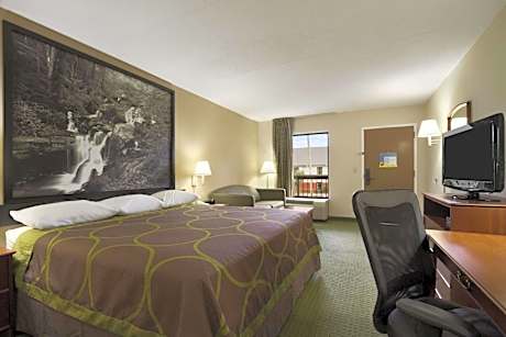 1 King Bed Non-Smoking