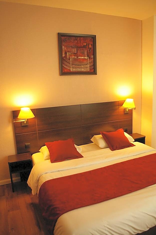 Photo 1 of 4 of Quadruple Room