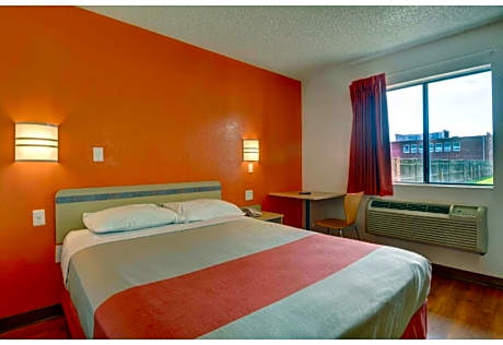 Queen Room - Disability Access - Roll in Shower